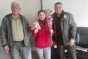 Çanakkale DKMP görevli meslektaşlarımız isyerindeki bayan çalışanların Dünya Emekçi kadınlar gününü kutladılar