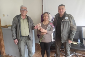 Çanakkale DKMP görevli meslektaşlarımız isyerindeki bayan çalışanların Dünya Emekçi kadınlar gününü kutladılar