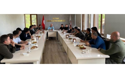 İlki Dernek Başkan Vekili Boyabat Orman İşletme Müdürlüğünü ziyaret ederek dernek üyelerimize Orman Muhafaza Memurları ve Emeklileri Derneğinin faaliyetleri hakkında bilgi vererek istişarede bulundu