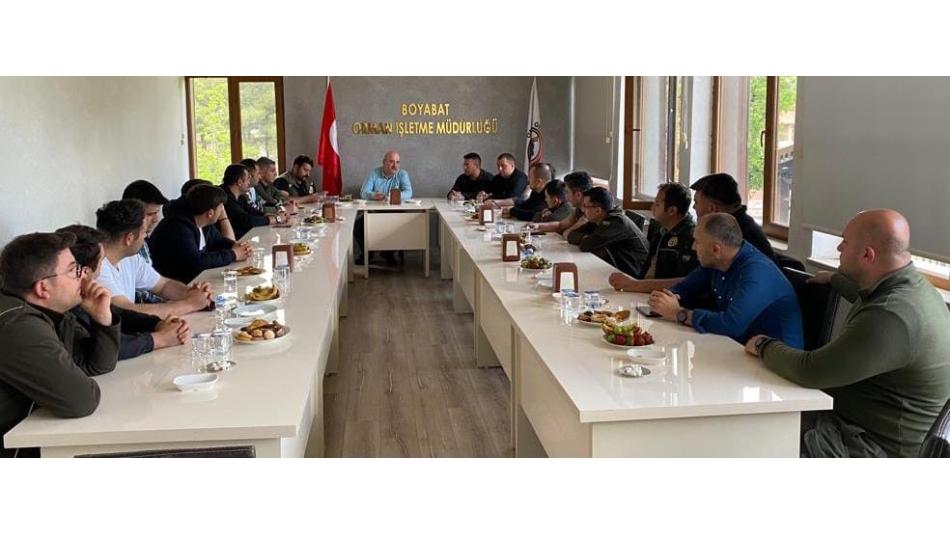 İlki Dernek Başkan Vekili Boyabat Orman İşletme Müdürlüğünü ziyaret ederek dernek üyelerimize Orman Muhafaza Memurları ve Emeklileri Derneğinin faaliyetleri hakkında bilgi vererek istişarede bulundu